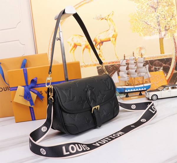 ルイヴィトンバッグ背面デザイン